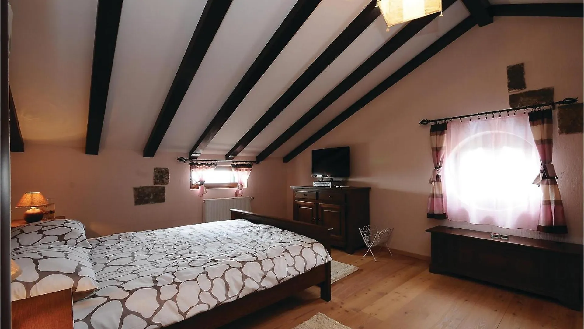 別荘 3 Bedroom Beautiful Home In Lisicic Lisičići