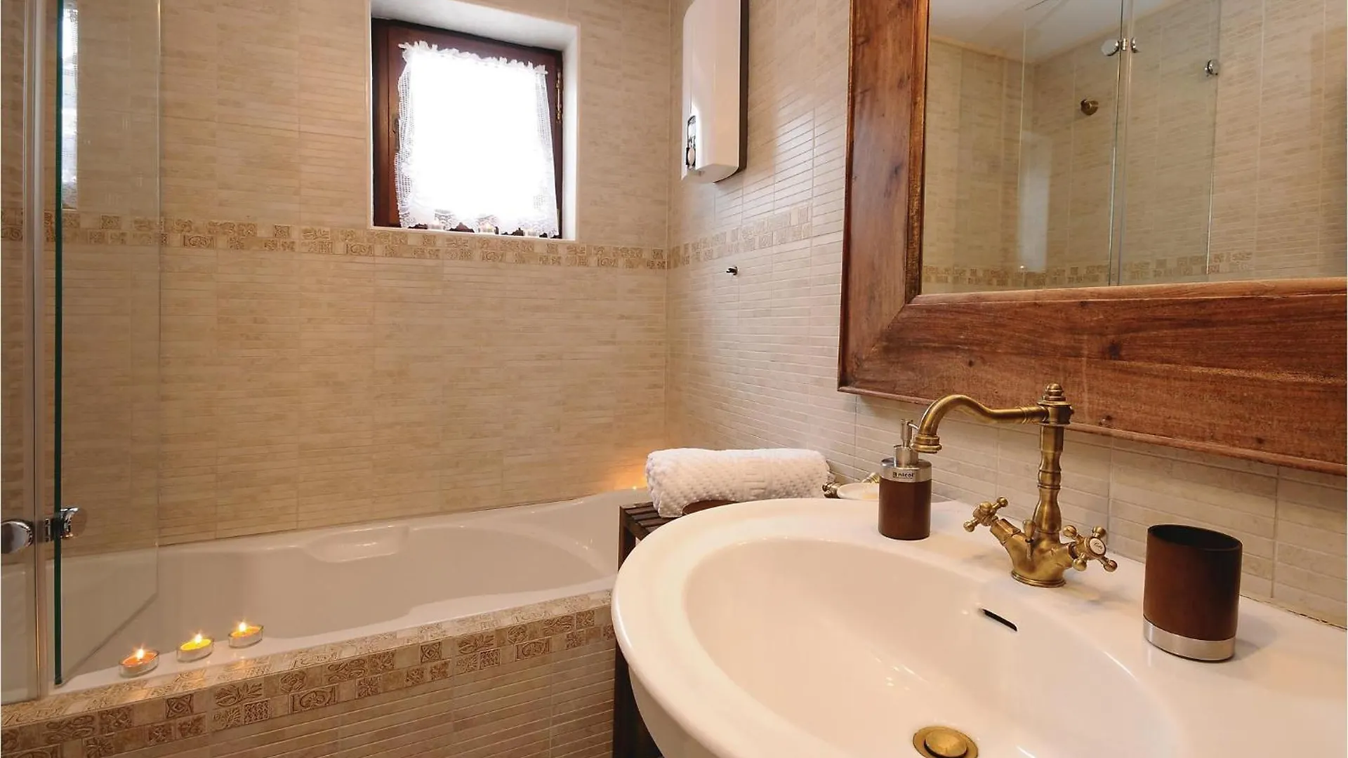 別荘 3 Bedroom Beautiful Home In Lisicic Lisičići