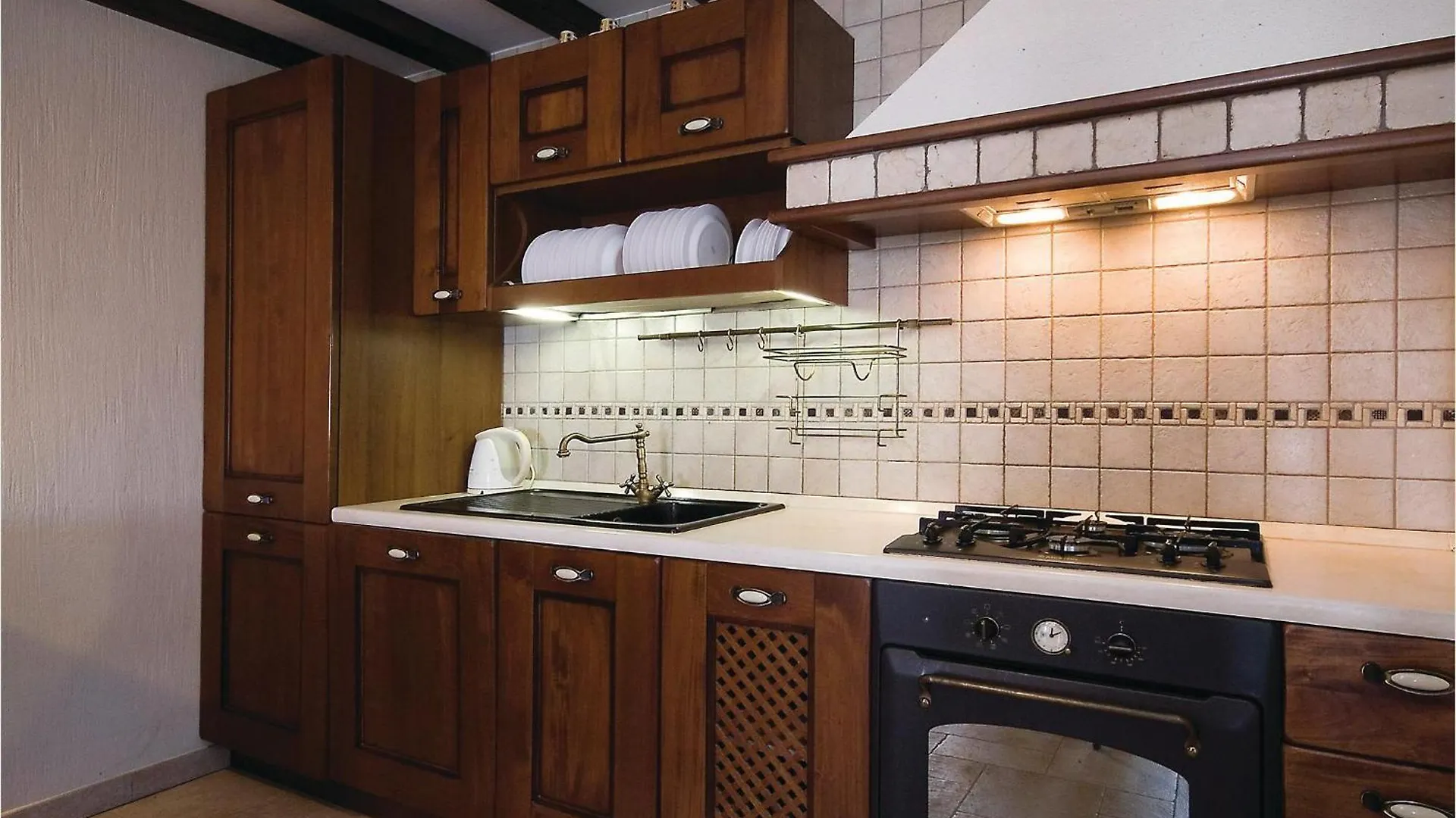 3 Bedroom Beautiful Home In Lisicic Lisičići 別荘