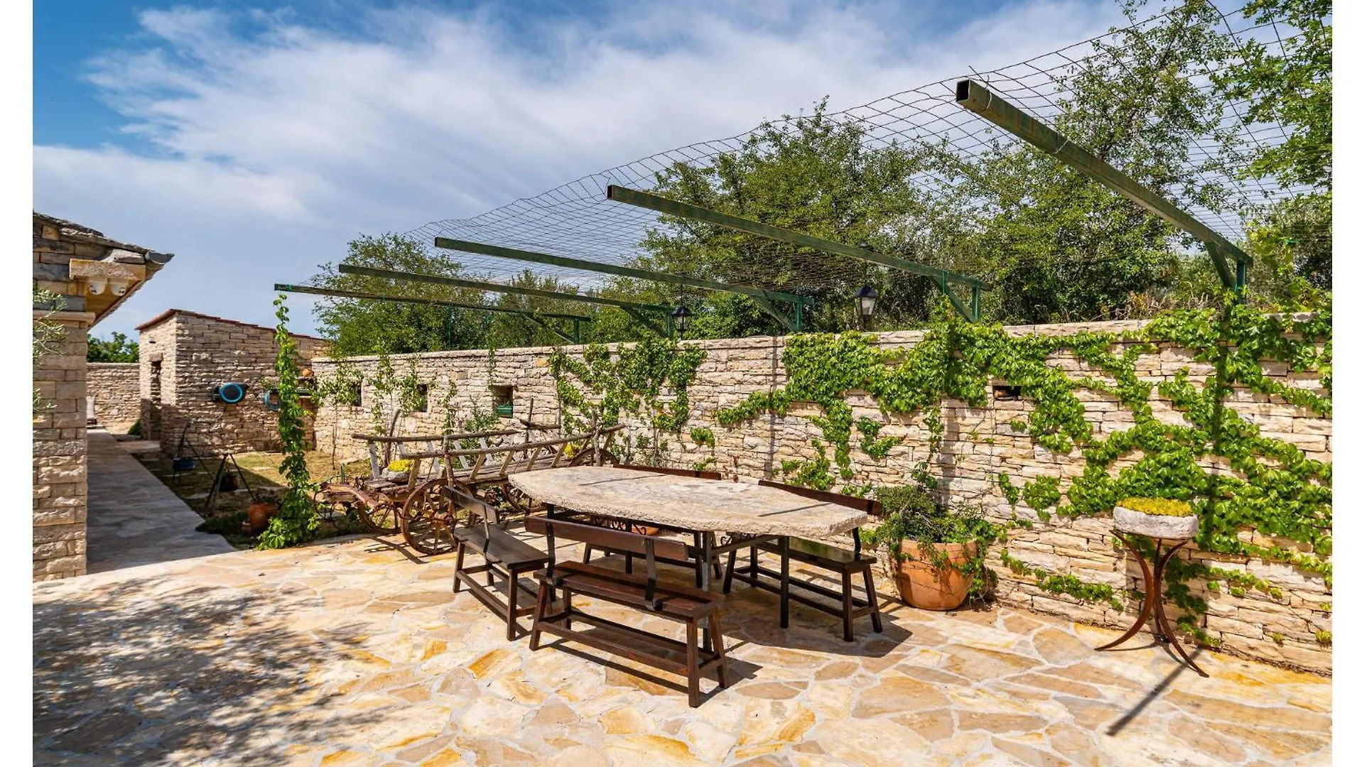 3 Bedroom Beautiful Home In Lisicic Lisičići 別荘